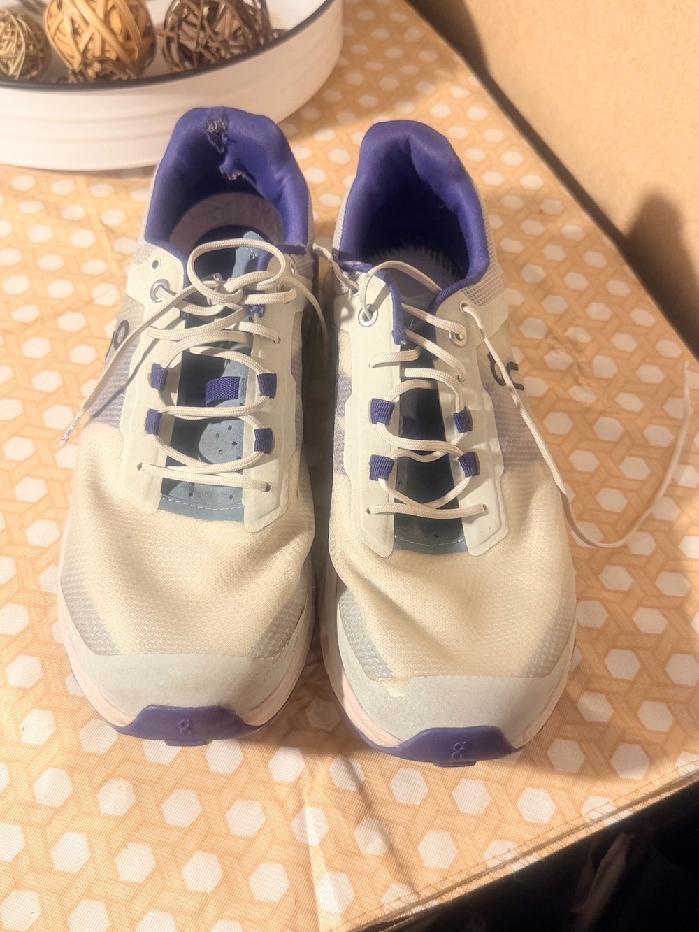 On Running Women's Cloudtec Trainer in purple and white - Picture 2 of 5